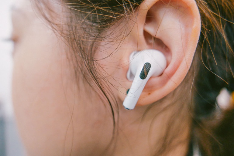 Apple bị kiện vì AirPods Pro khiến trẻ em mất thính giác
