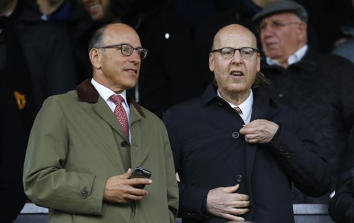 Nhà Glazer cân nhắc bán bớt cổ phần Man Utd