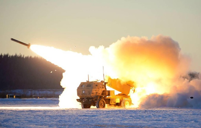 Ukraine liên tục phóng HIMARS ngăn Nga sửa cầu huyết mạch ở Kherson