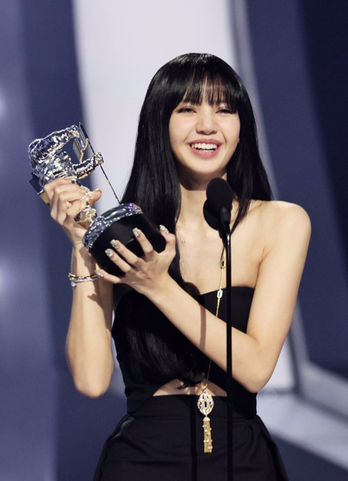 Lisa (Blackpink) qua mặt BTS lập kỳ tích tại lễ trao giải MTV VMAs 2022
