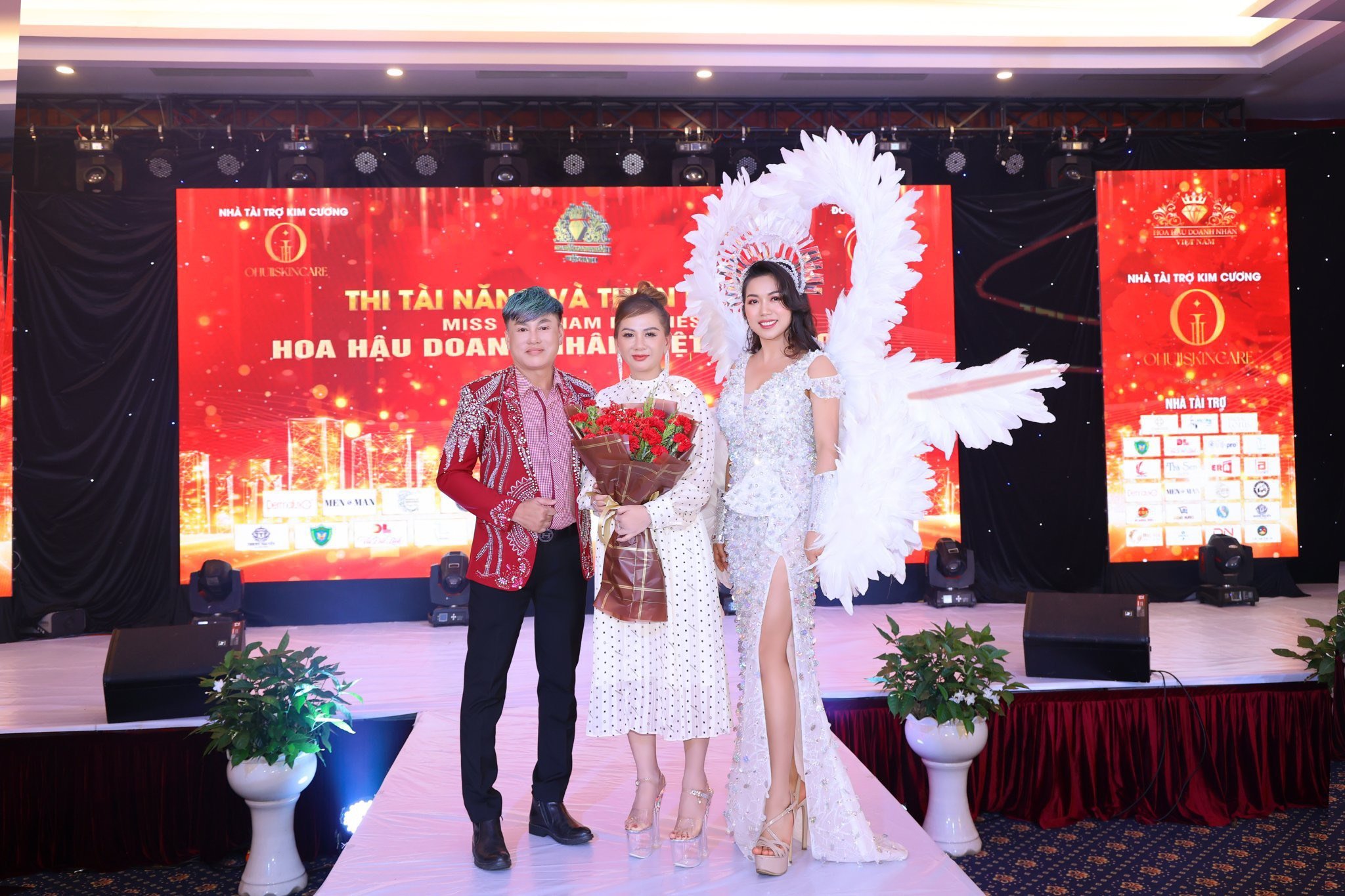 Sức hút từ chiếc áo dạ hội “Sứ mệnh của vẻ đẹp vĩnh hằng”
