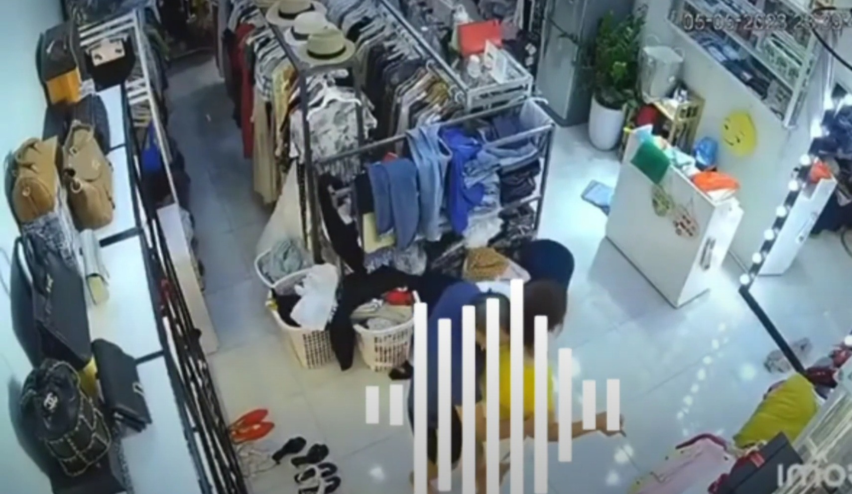 Nhân thân kẻ xông vào khống chế đòi hiếp dâm chủ quán thời trang