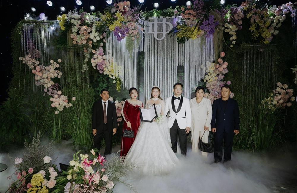 Đám cưới siêu khủng ở Sóc Trăng, cô dâu nhận của hồi môn 120 tỷ đồng
