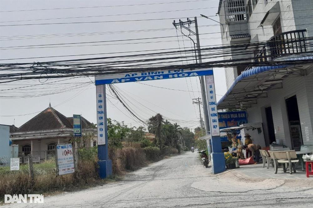 Người đàn ông phát bệnh tâm thần cầm dao chém vợ, mẹ nuôi nguy kịch