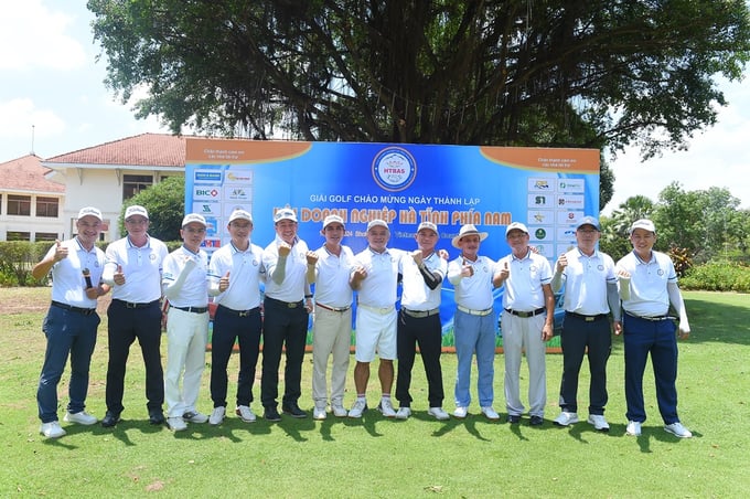 Gần 150 golfer Hà Tĩnh đấu giá 2 vật phẩm hơn 350 triệu đồng gây Quỹ Tấm lòng Vàng